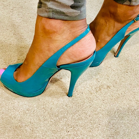 GUCCI
Slingback Stiletto Platform Pump - Picture 6 of 8